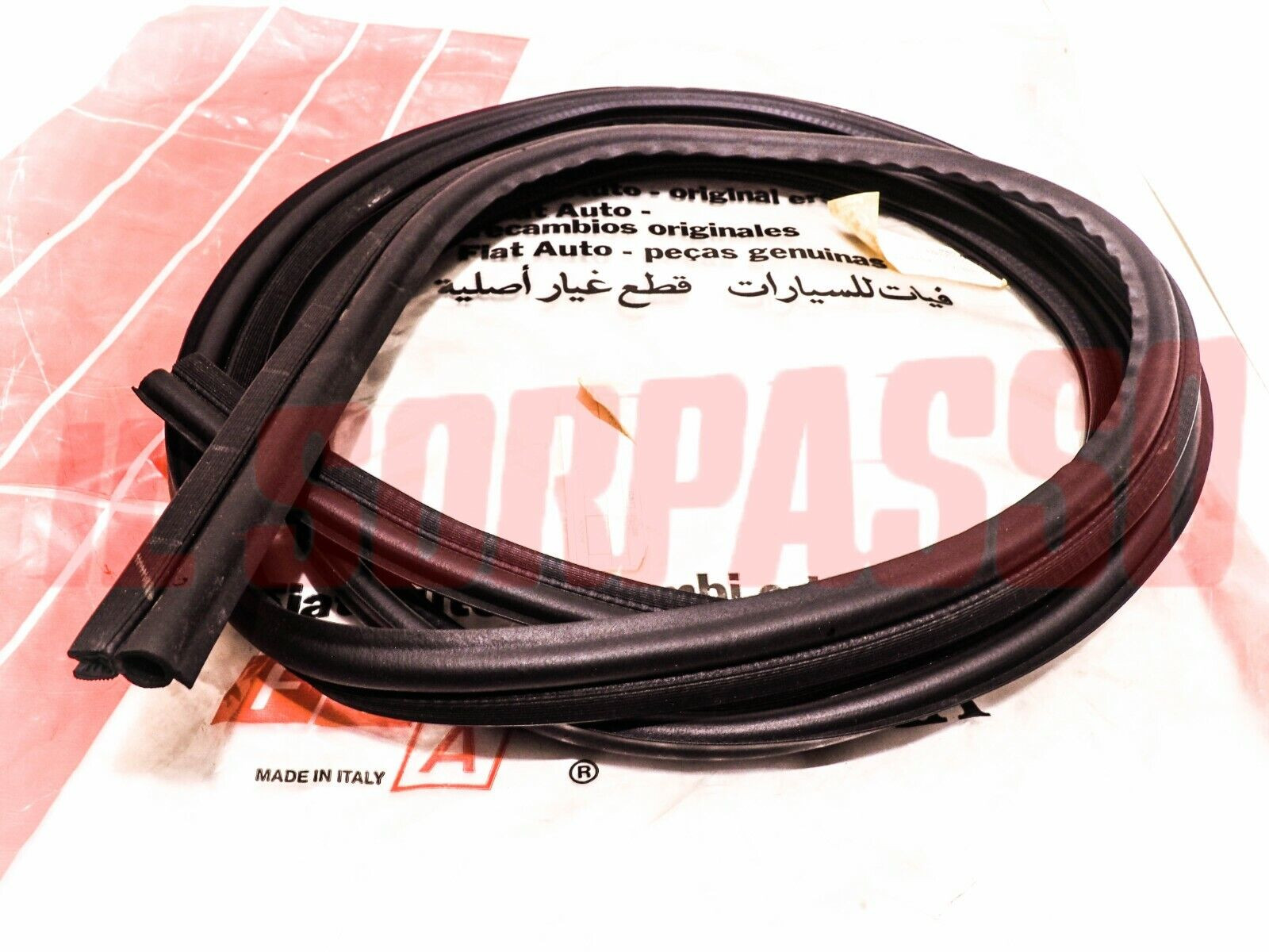 GUARNIZIONE COFANO POSTERIORE BAULE LANCIA PRISMA ORIGINALE 82398757