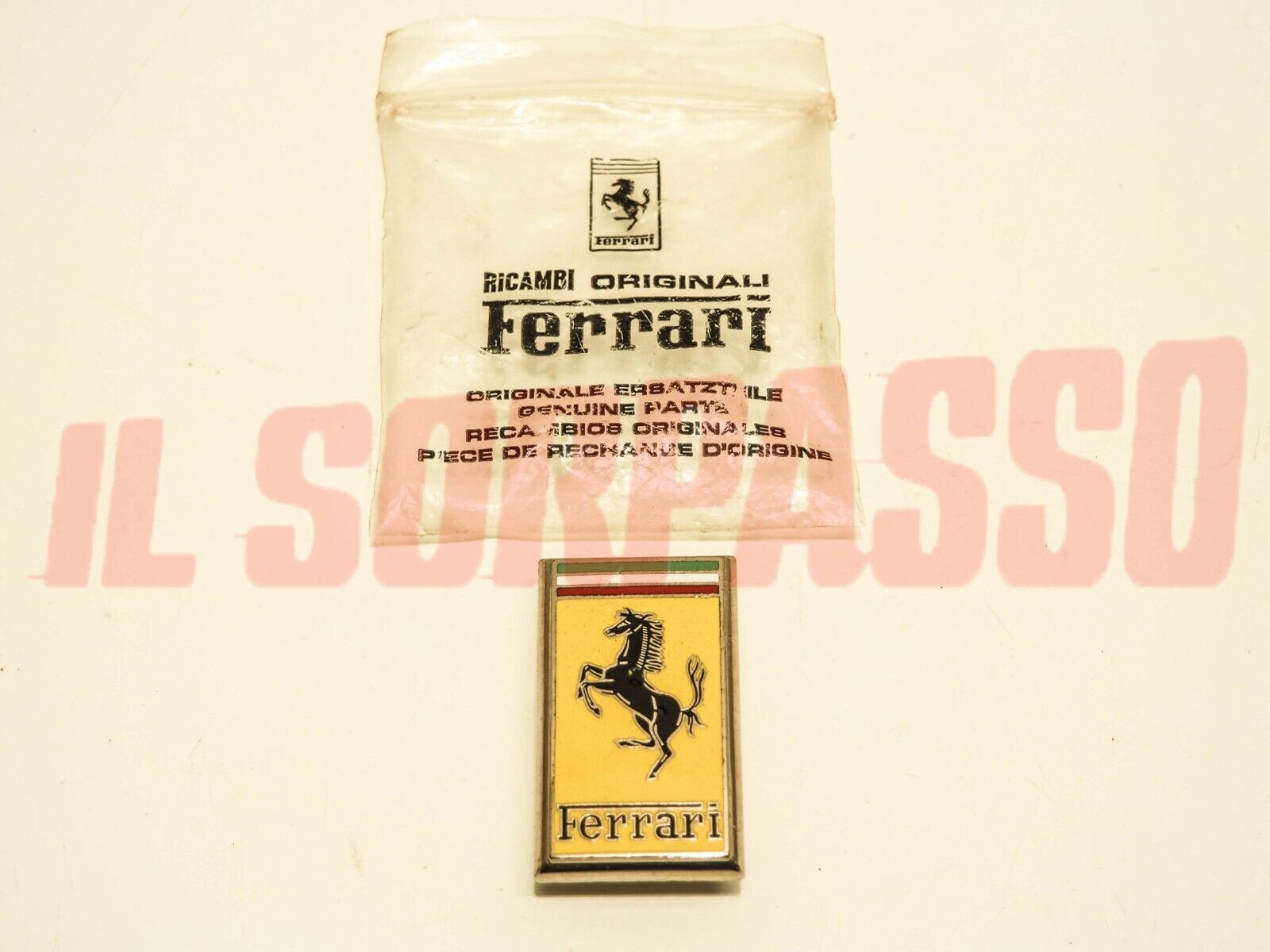 STEMMA  ORIGINALE LOGO FREGIO EMBLEMA SMALTATO COFANO ANTERIORE FERRARI 60 - 70