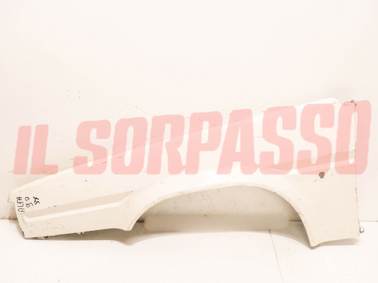 PARAFANGO ANTERIORE SINISTRO ALFA ROMEO 90 ORIGINALE USATO BIANCO