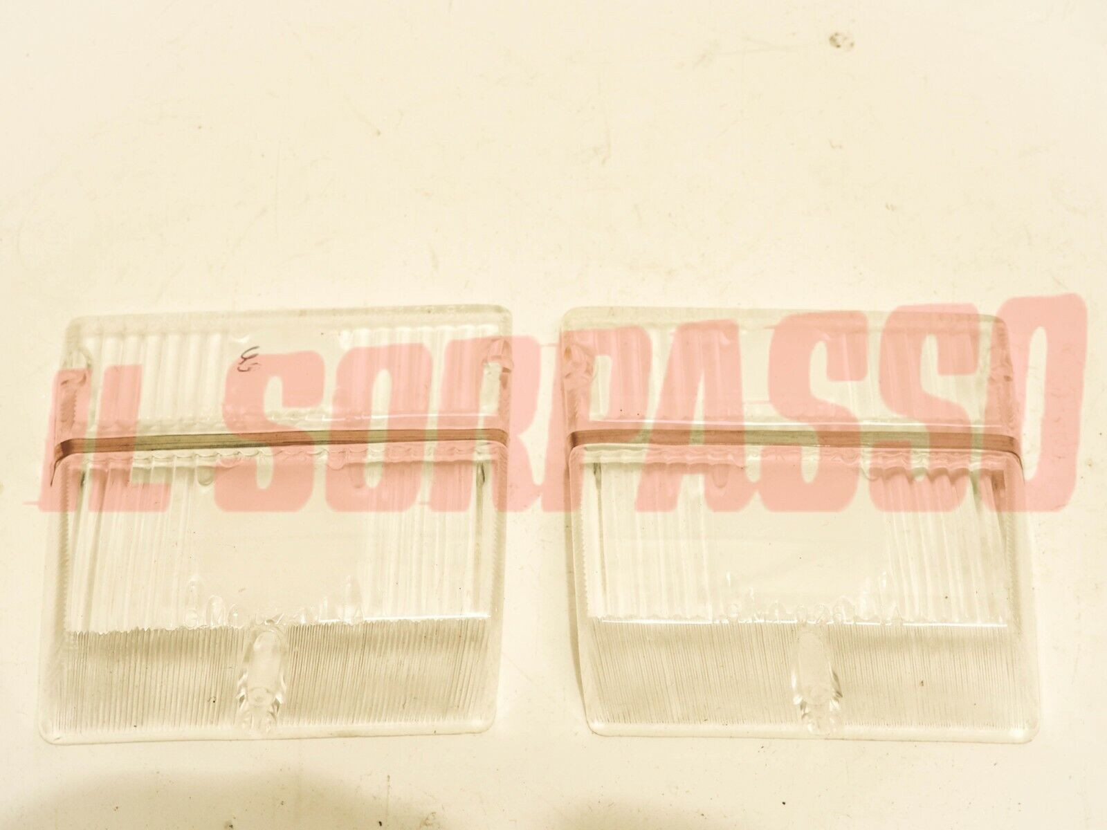 PLASTICHE FANALINI ANTERIORI FRECCE DESTRA SINISTRA FIAT 1500 L 1800 2100 BERLIN