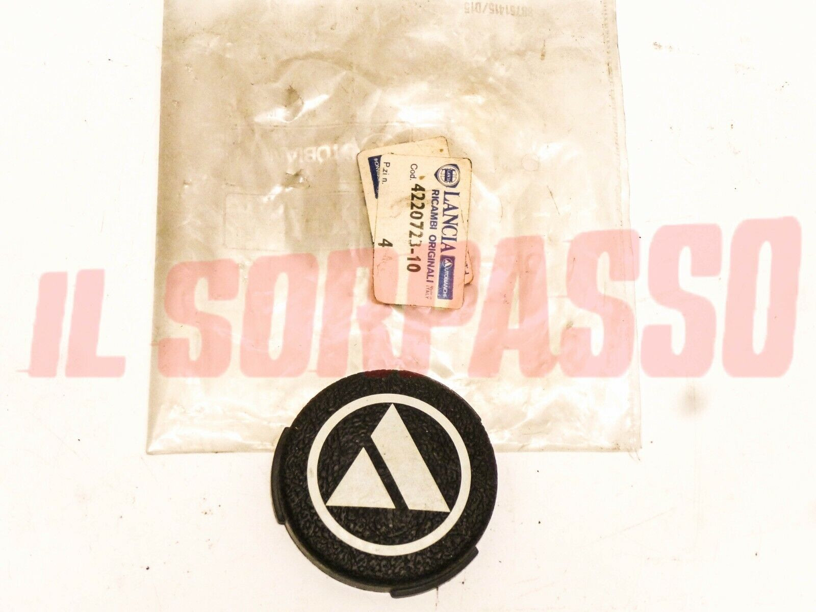 PULSANTE CLACSON VOLANTE STERZO AUTOBIANCHI A112 3 SERIE ELEGANT ORIGINALE .