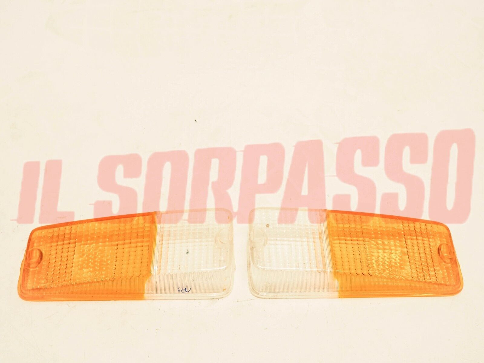 PLASTICHE BIANCHE FANALINI ANTERIORI DESTRO SINISTRO FIAT 132 + 242 FURGONE .