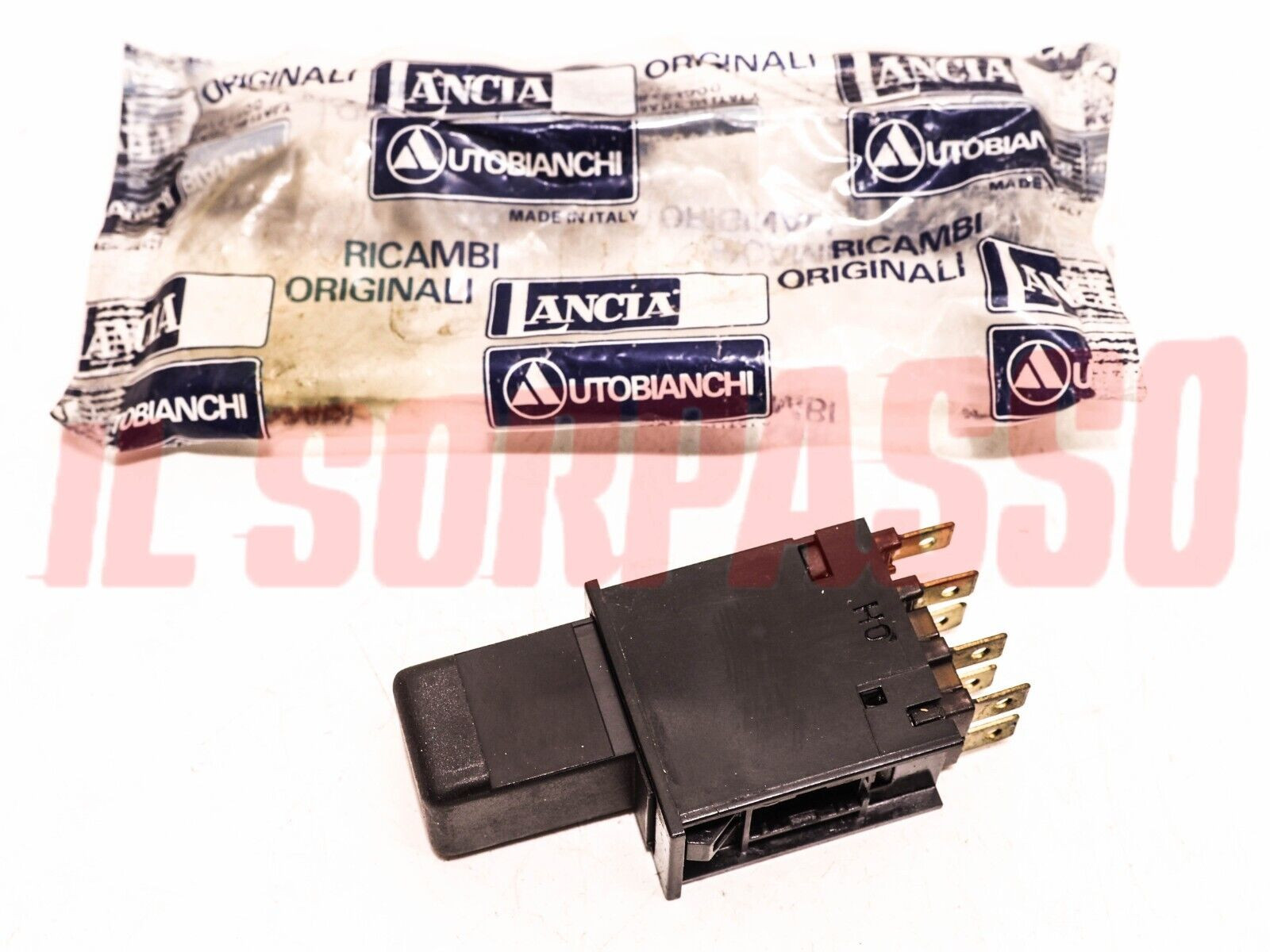 INTERRUTTORE SU PLANCIA CRUSCOTTO LANCIA DELTA 1 S ORIGINALE MARRONE .