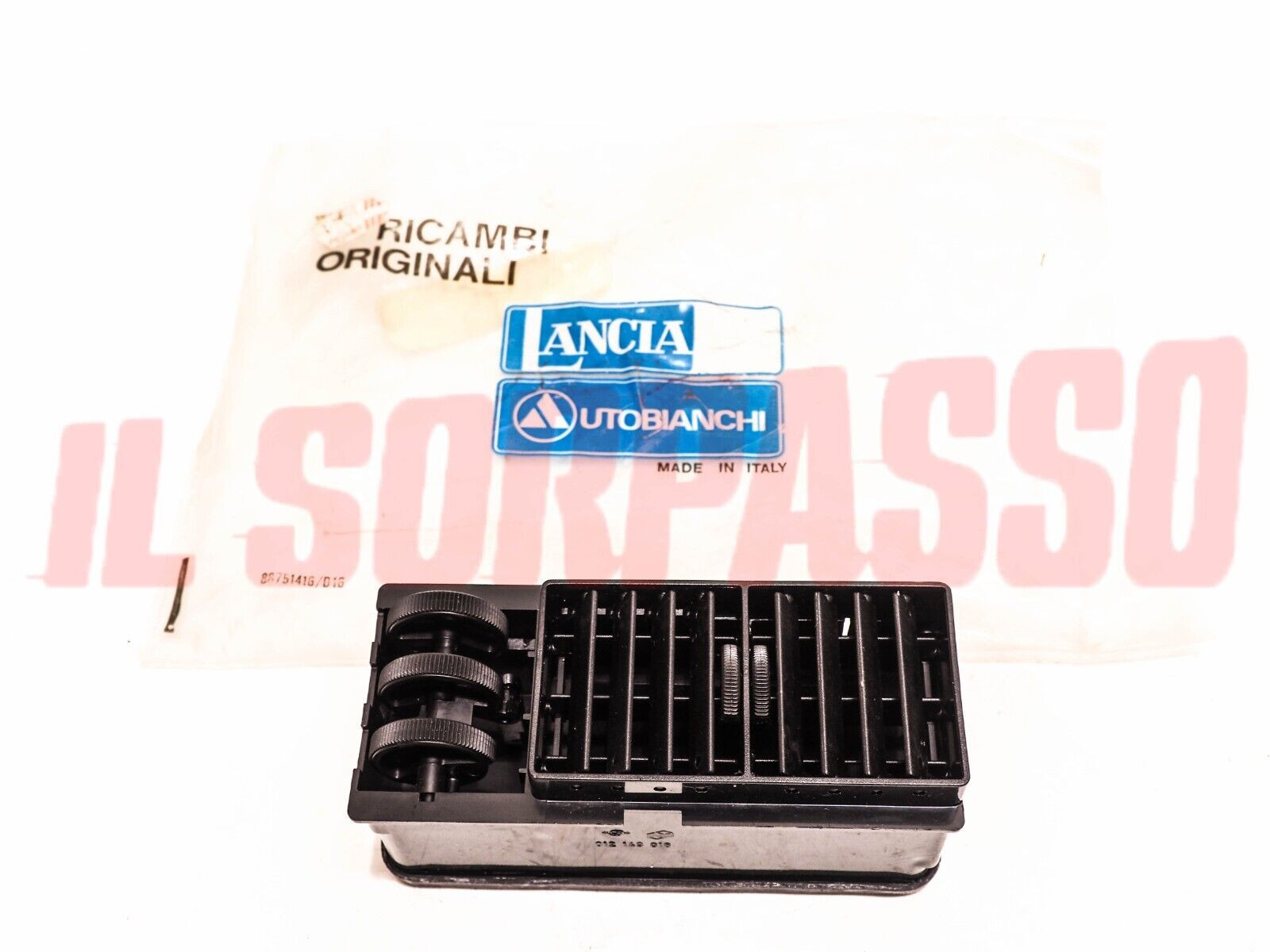 BOCCHETTA ARIA CRUSCOTTO SU CONSOLLE CENTRALE LANCIA DELTA 1 SERIE ORIGINALE