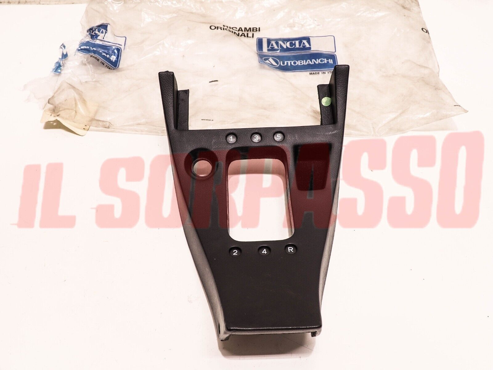 TUNNEL CENTRALE CONSOLLE CAMBIO LANCIA BETA TREVI ORIGINALE