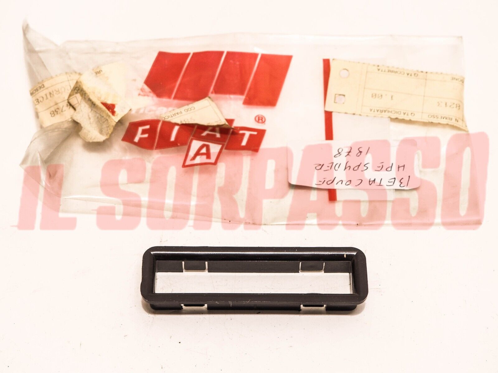 CORNICE PER FORO SU PANNELLO POSTERIORE LANCIA BETA COUPE HPE 1 SERIE 82319122