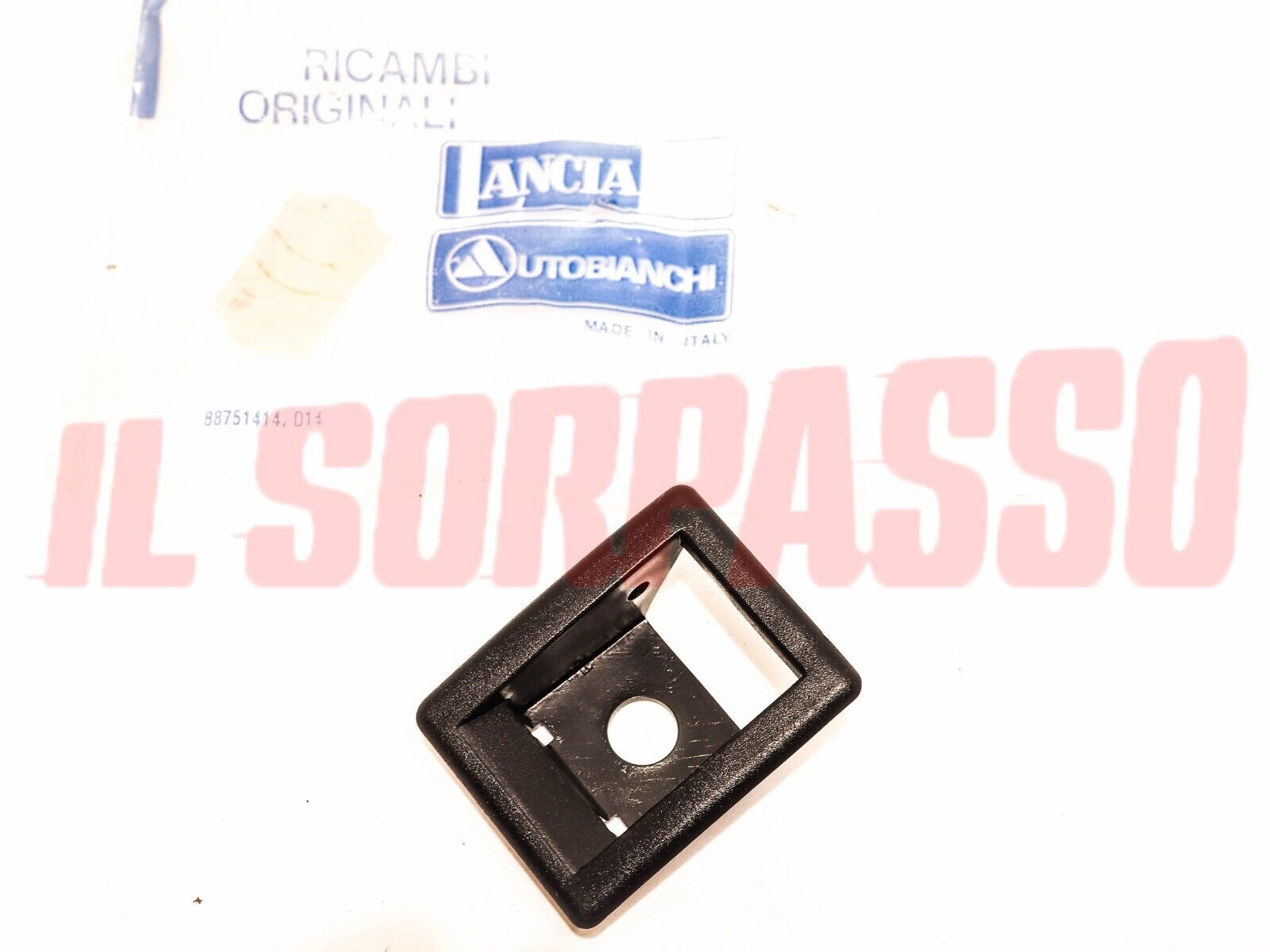  MOSTRINA FISSAGGIO SUPPORTO MANIGLIA PASSEGGERO LANCIA DELTA ORIGINALE 82343583