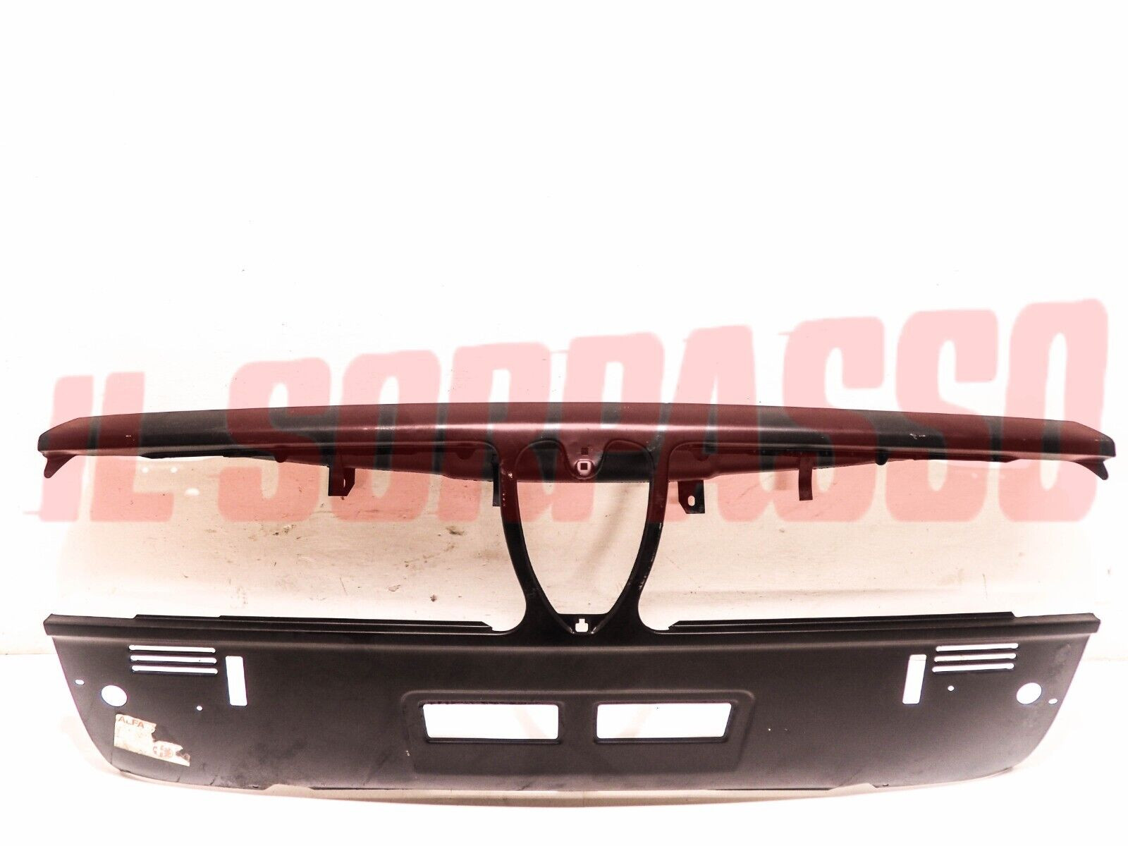 RIVESTIMENTO ANTERIORE FRONTALE CALANDRA A.R ALFETTA BERLINA 1600 1800 ORIGINALE