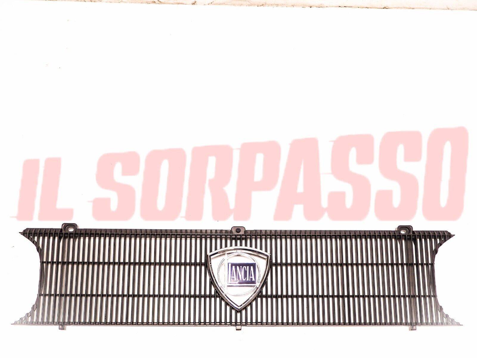 MASCHERINA GRIGLIA ANTERIORE + STEMMA LANCIA BETA COUPE - SPIDER 1 SERIE