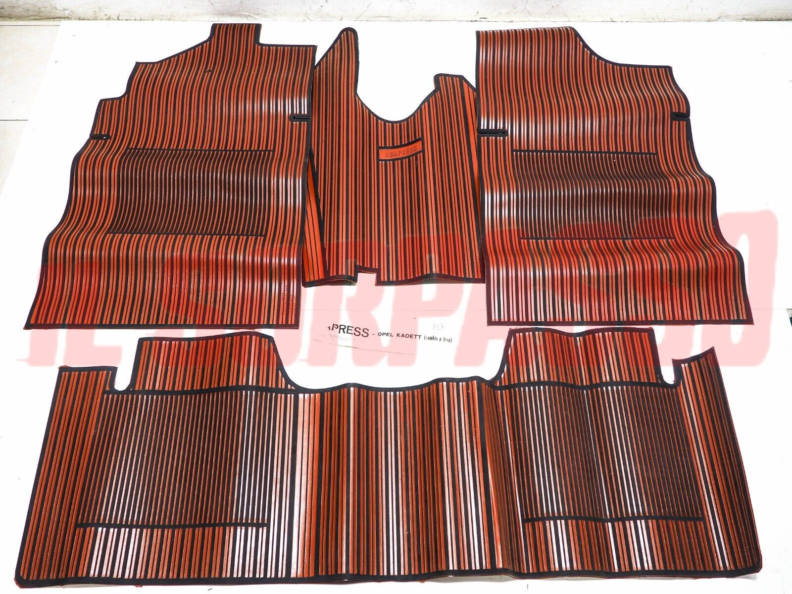 TAPPETI ACCESSORI ROSSI E NERI OPEL KADETT CON CAMBIO A LEVA ORIGINALI PIRELLI
