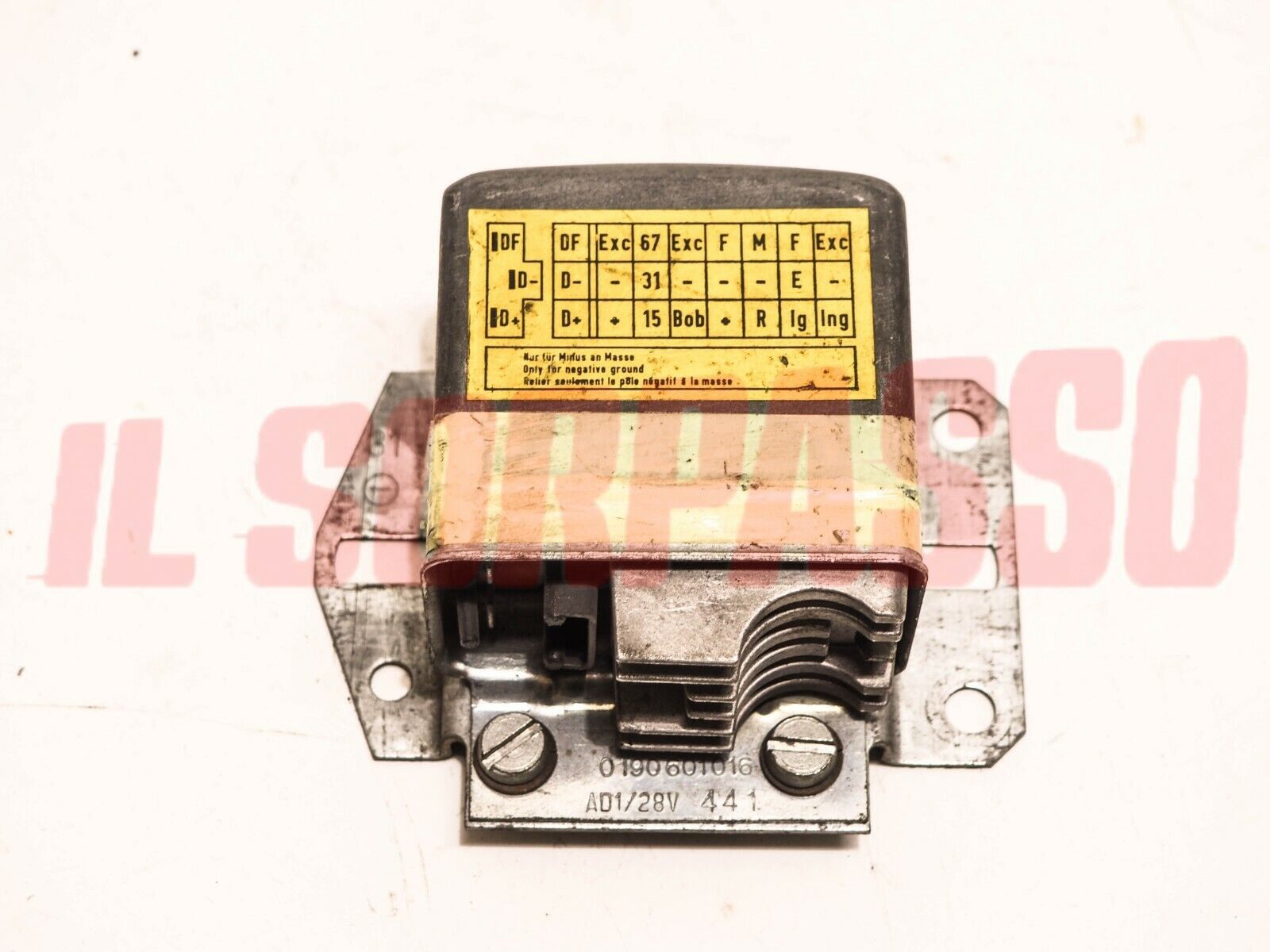 REGOLATORE TENSIONE FIAT CAMPAGNOLA AR 76 BOSCH 0190601016  28V ORIGINALE