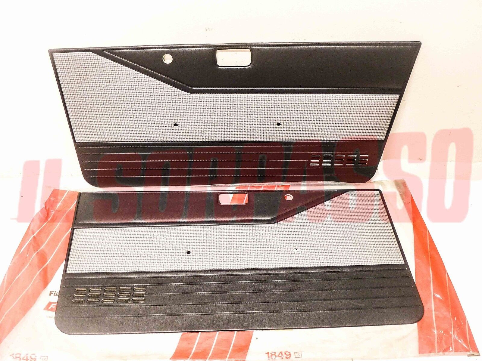 PANNELLO PORTA DESTRO + SINISTRO FIAT UNO 3 PORTE - TURBO ORIGINALI .