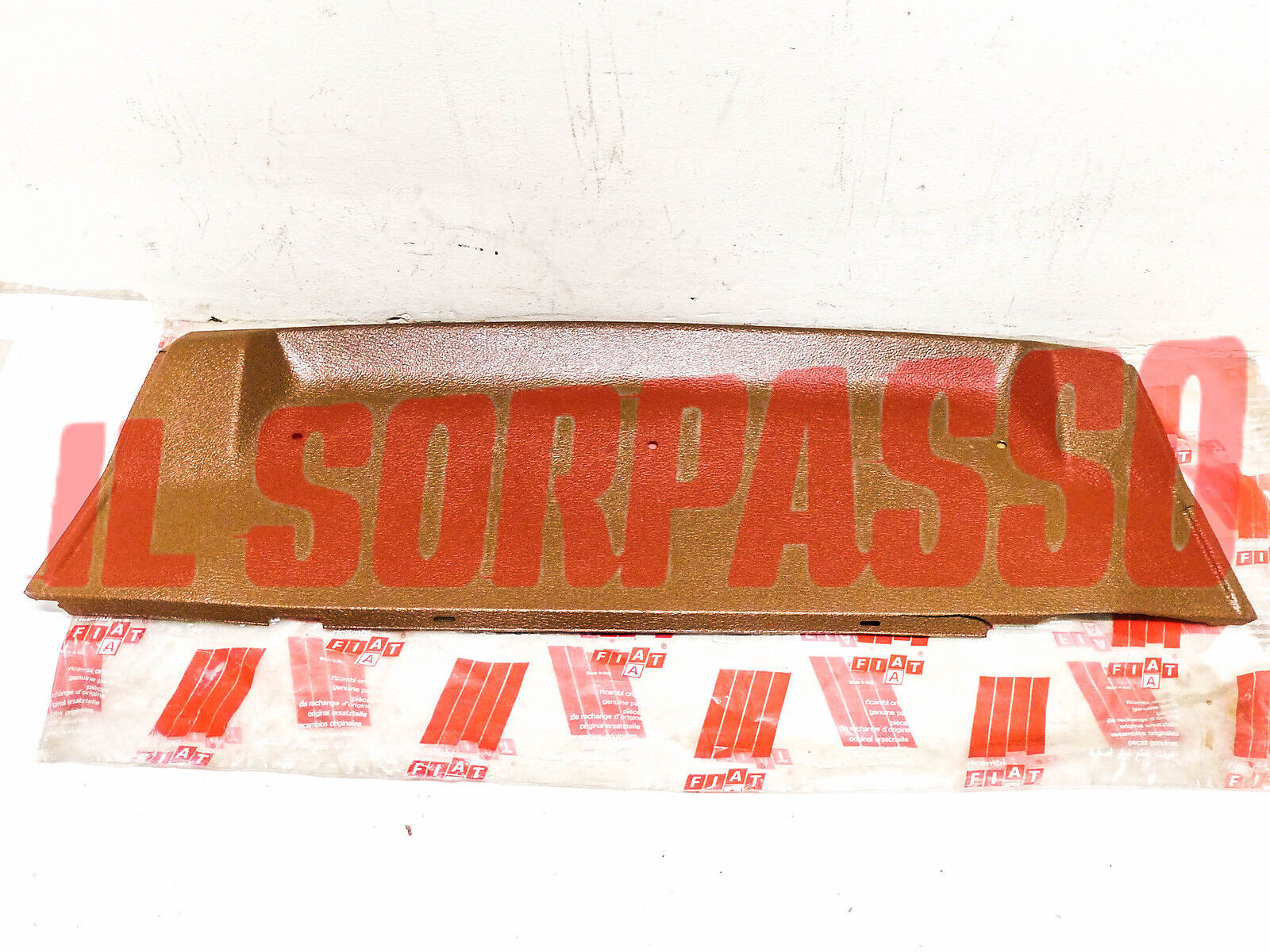 CAPPELLIERA RIPIANO MENSOLA POSTERIORE FIAT 127 1 SERIE 2 PORTE MARRONE DIFETTAT