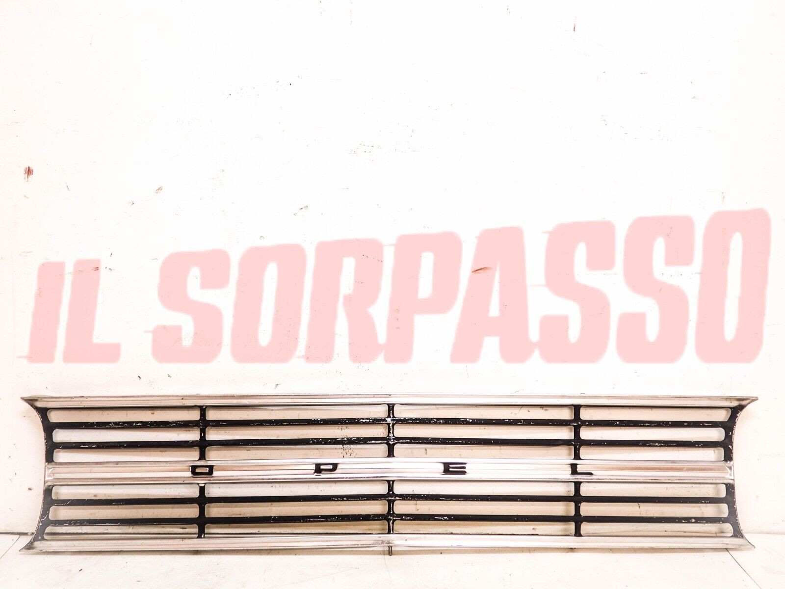 MASCHERINA GRIGLIA CALANDRA ANTERIORE OPEL KADETT B ORIGINALE CON DIFETTI