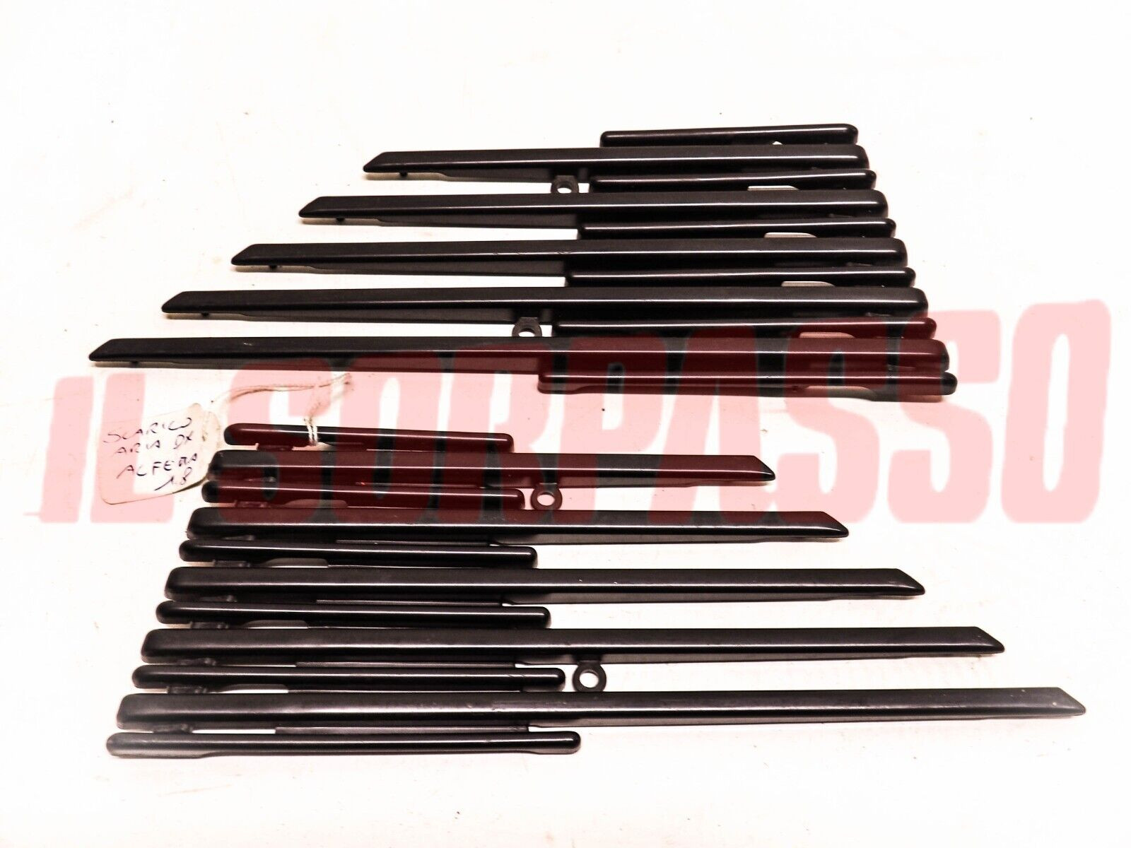 PRESE ARIA GRIGLIE DESTRA SINISTRA A.R ALFETTA BERLINA 1600 1800 PLASTICA NERE