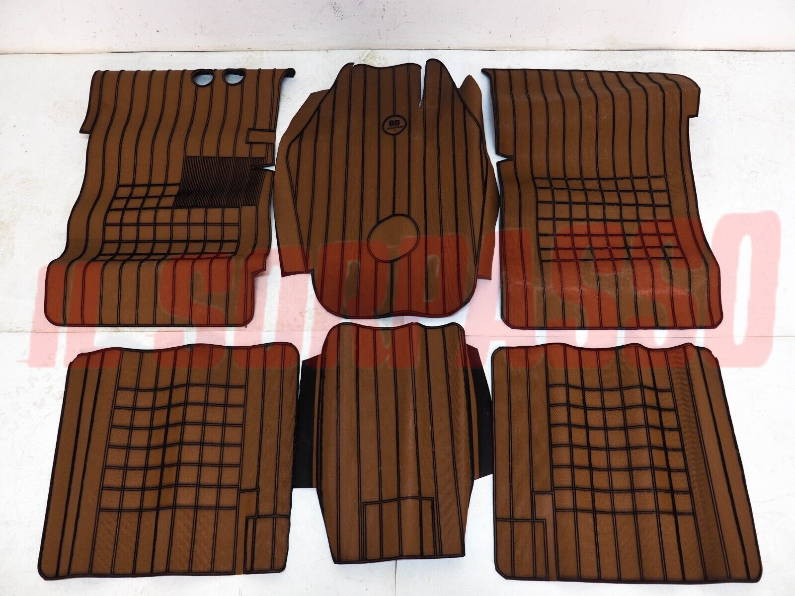 SOPRA TAPPETI MARRONI E NERI FIAT 1100 103 BAULETTO E TV H D FILGOMMA DIFETTATO