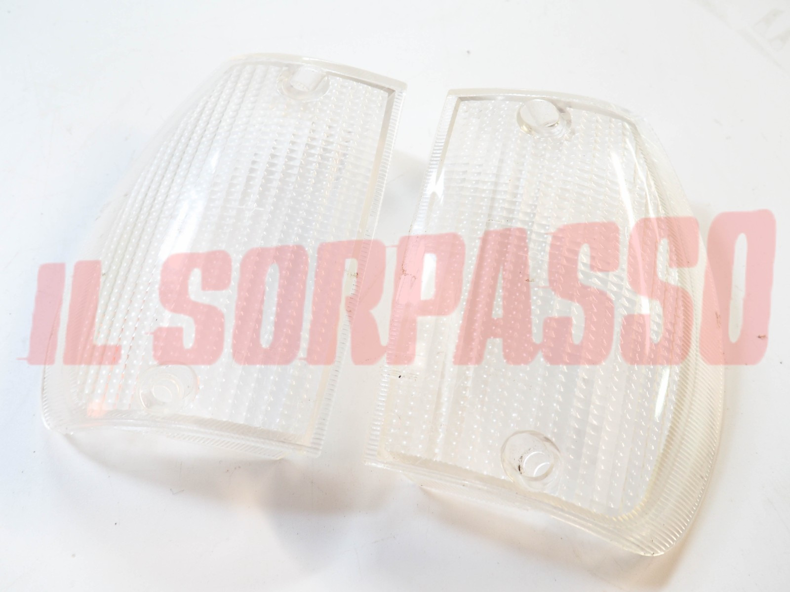 PLASTICHE FANALINI ANTERIORI FRECCE BIANCHE ALFA ROMEO GIULIETTA 77-85 LEART