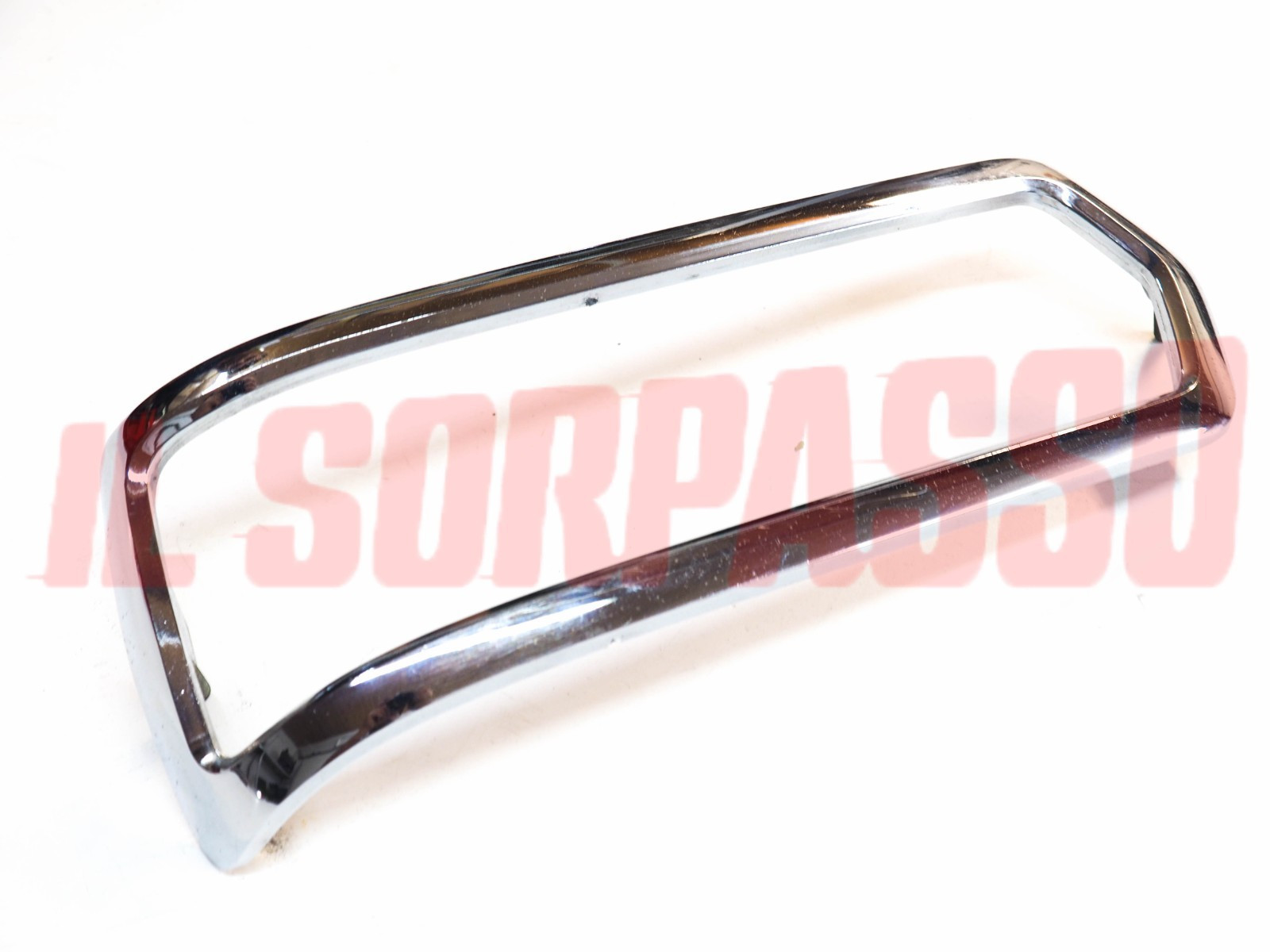 CORNICE CONTORNO FANALE POSTERIORE SINISTRO MERCEDES W108 ORIGINALE