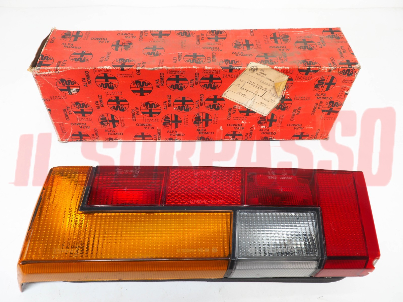 FANALE FARO POSTERIORE SINISTRO ALFA ROMEO 33 1 SERIE ALTISSIMO CON DIFETTO