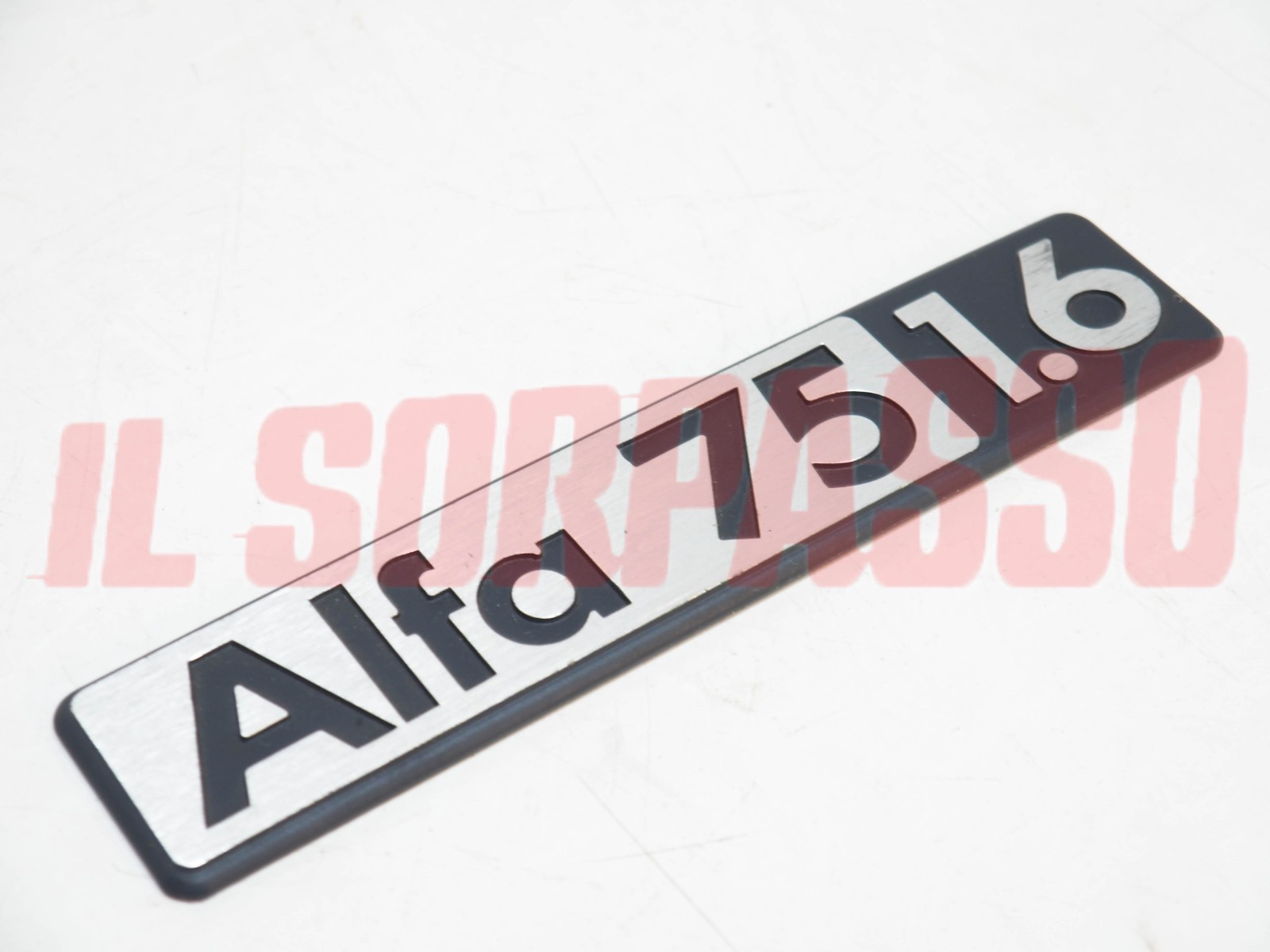 SCRITTA SIGLA COFANO POSTERIORE ALFA 75 1600 cc 1 SERIE ORIGINALE