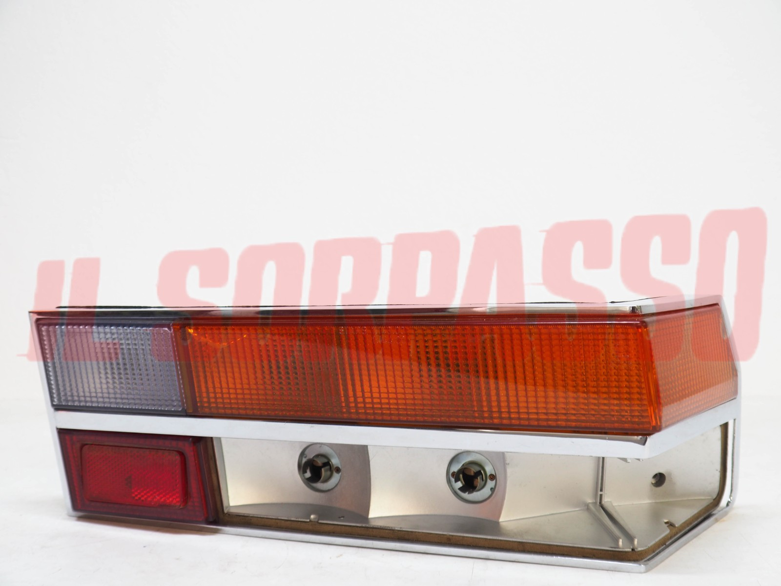 FANALE FARO POSTERIORE DESTRO FIAT 130 COUPE ORIGINALE STARS DIFETTATO