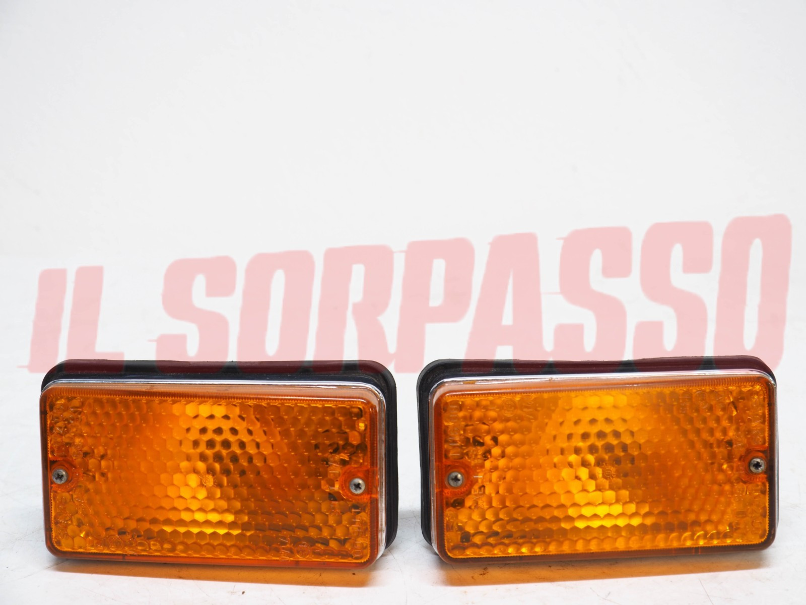 FANALINI ANTERIORI DESTRO SINISTRO CUFFIE FIAT 850 SPIDER AMERICA ORIGINAL STARS