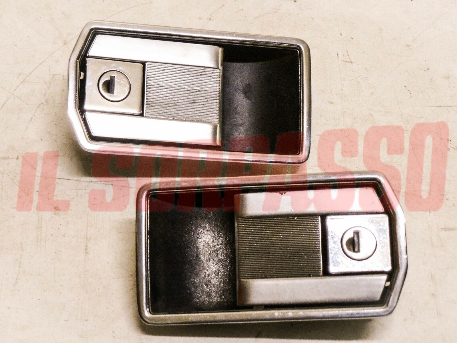 MANIGLIE PORTA DESTRA + SINISTRA FERRARI DINO 208 - 308 GT4 STRATOS ORIGINALI