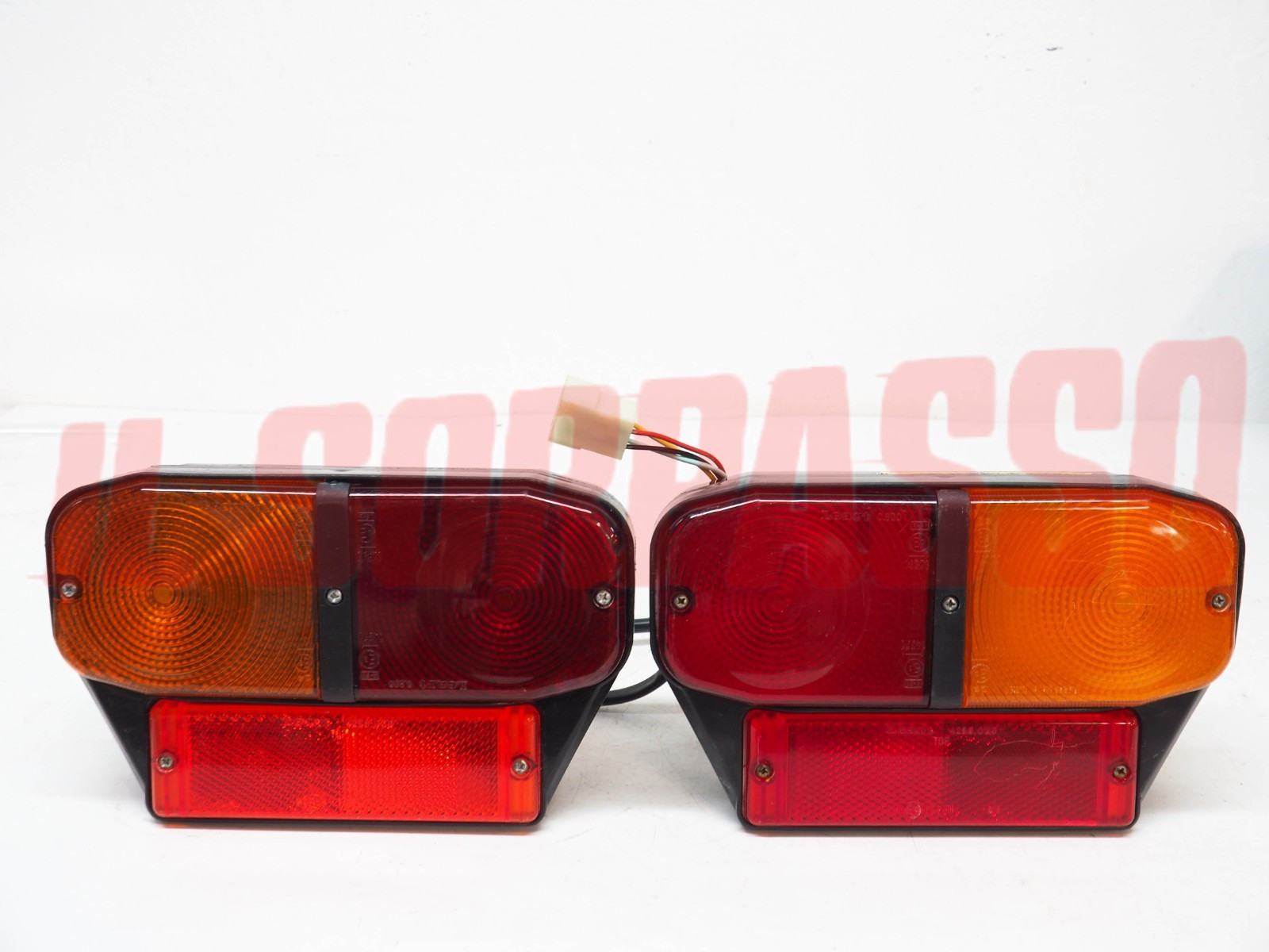 PLASTICHE FANALI FARI POSTERIORI AUTOCARRI OM 50 55 60 65 70 75 80 90 N 100 NOS