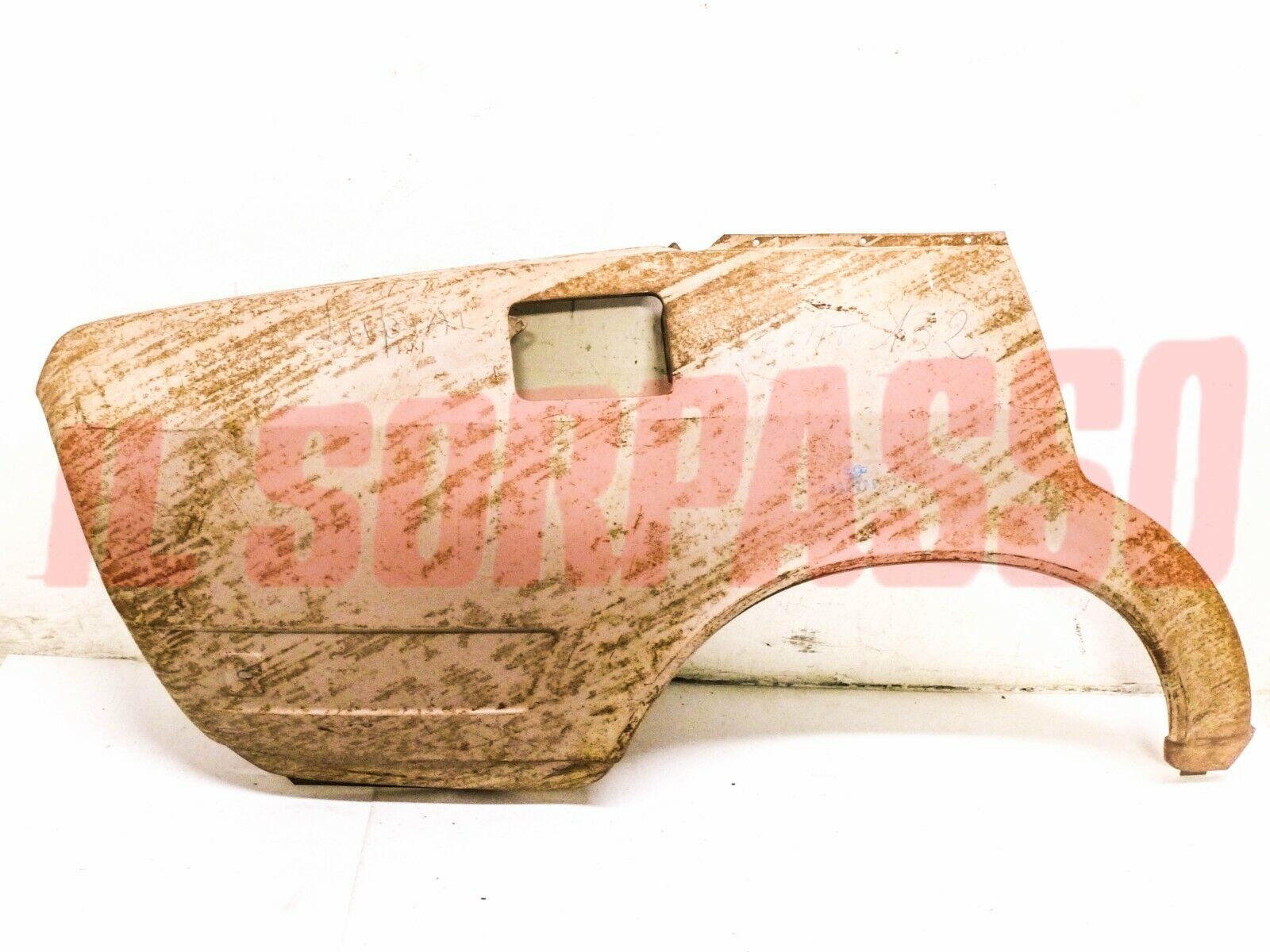 PARAFANGO FIANCO POSTERIORE DESTRO FIAT 132 BERLINA ORIGINALE (FANALE PICCOLO)