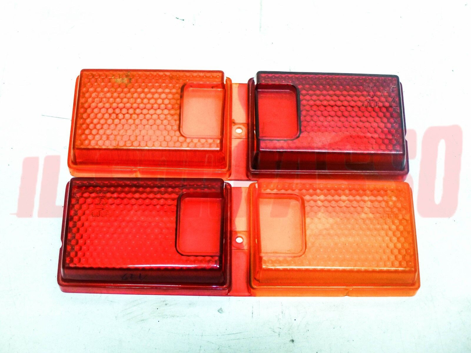 PLASTICHE FANALI FARI POSTERIORI DESTRO SINISTRO FIAT 124 SPECIAL ORIGINALI