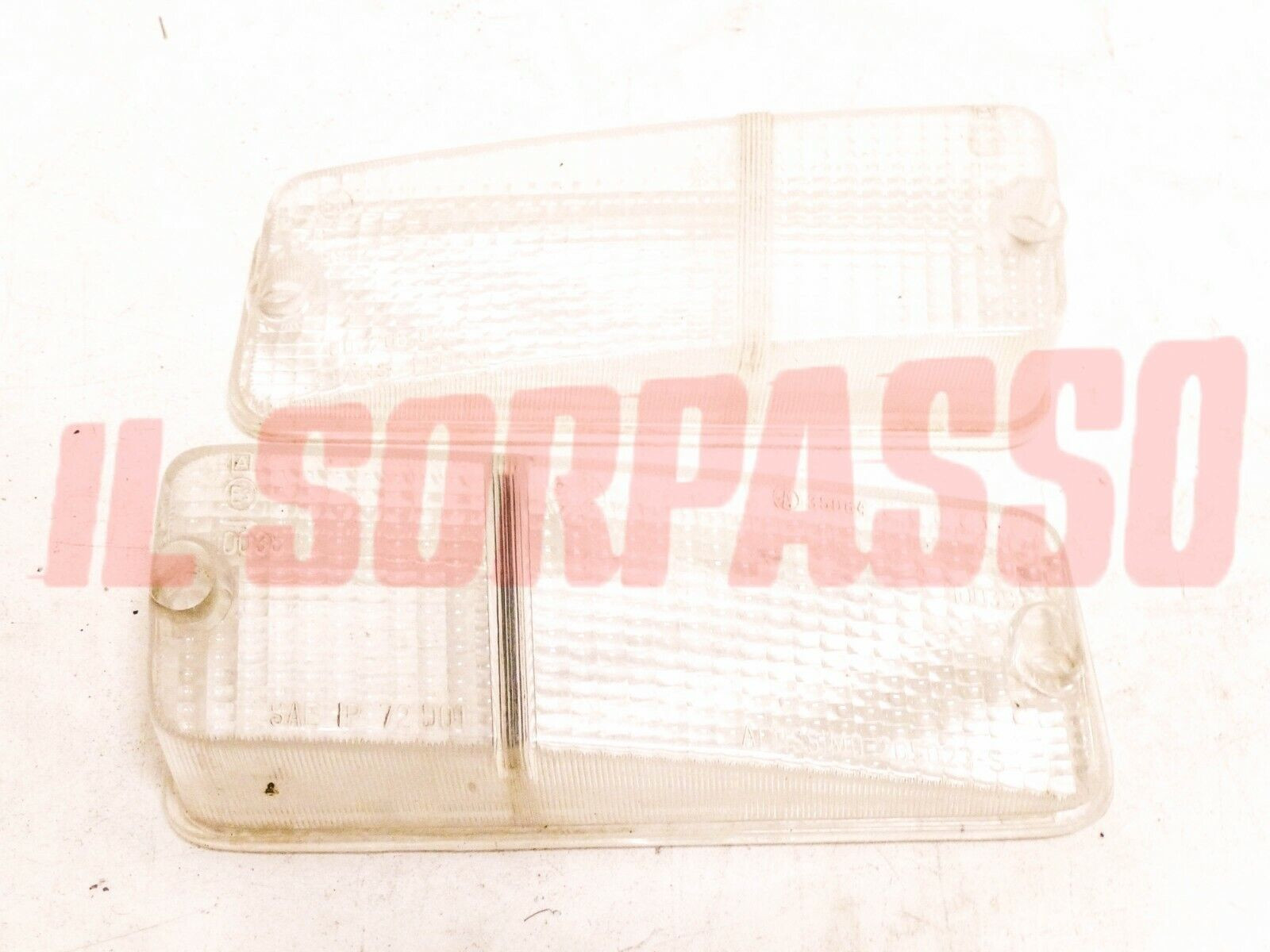 PLASTICHE BIANCHE FANALINI ANTERIORI DESTRO SINISTRO FIAT 132 + 242 FURGONE