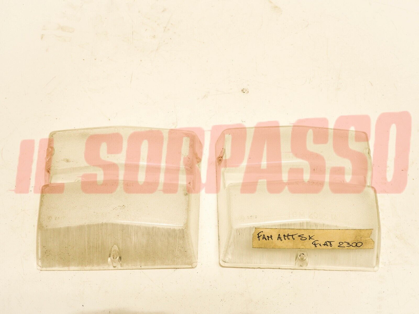 PLASTICHE FANALINI ANTERIORI FRECCIA DESTRO SINISTRO FIAT 2300 BERLINA ORIGINALI