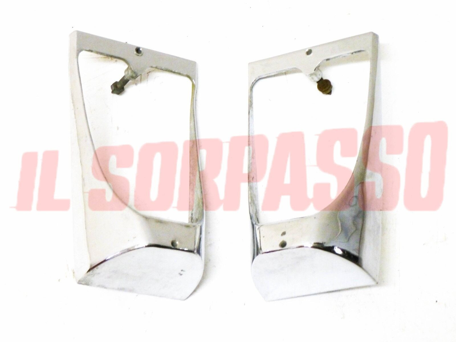 BASI INFERIORI FANALI POSTERIORI FIAT 1500 L 1800 2100 2300 BERLINA ORIGINALI