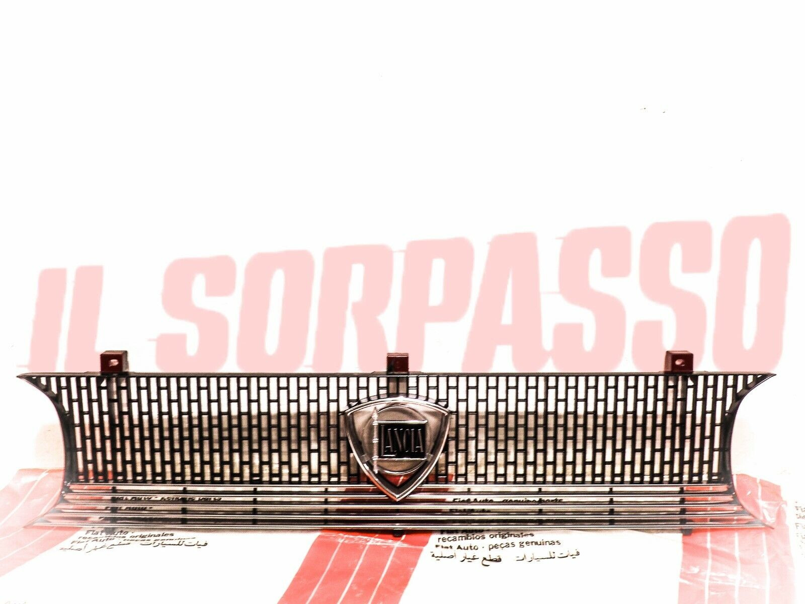 MASCHERINA GRIGLIA ANTERIORE + STEMMA LANCIA BETA COUPE - SPIDER 82352117