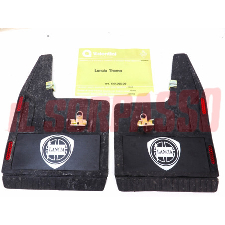 PARASPRUZZI PARAFANGHI POSTERIORI STEMMA LANCIA THEMA + FERRARI ORIGINALI